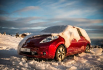 Новый Nissan Leaf рождается из ледяной глыбы