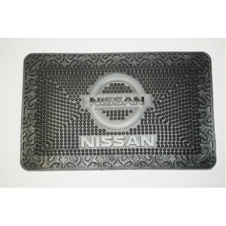 Коврик на панель с логотипом Nissan