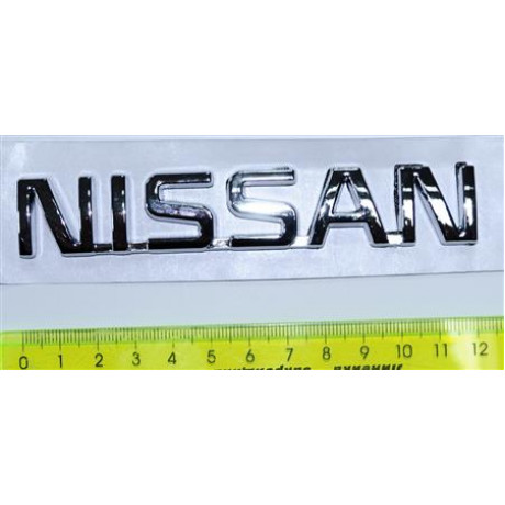 Эмблема - надпись Nissan